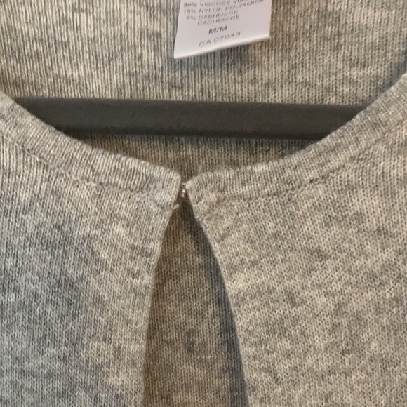 ⭐️ 3/$20 ⭐️ Grey colour blocked merino-blend cardigan - Picture 3 of 4